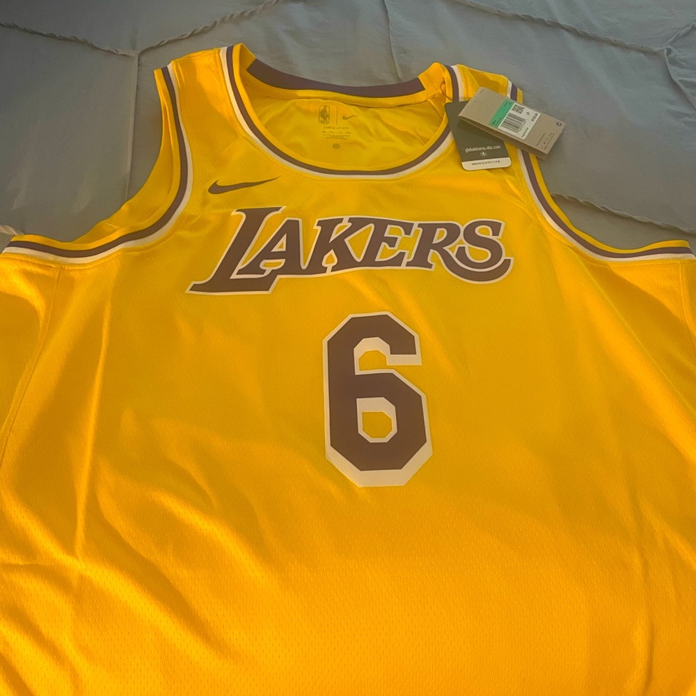 Brand new Nike Lakers Lebron James men’s jersey
